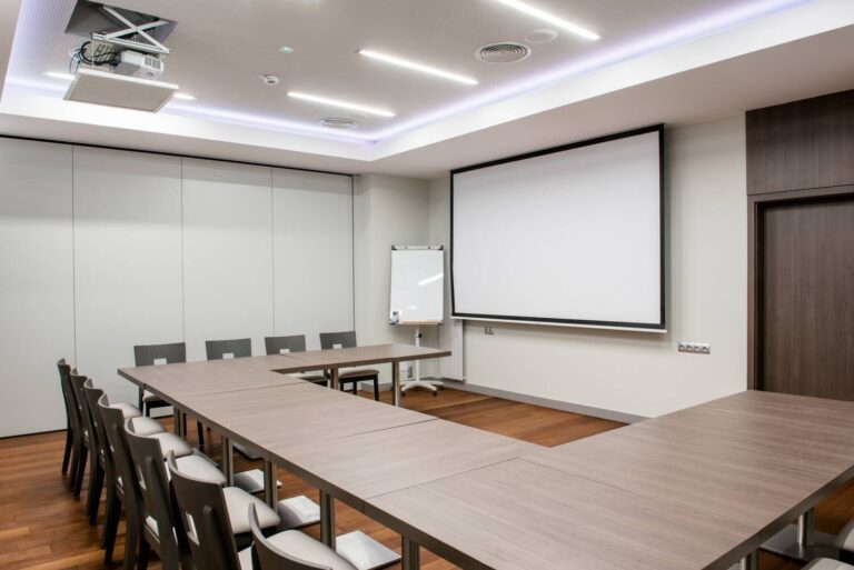 kosma-konferencje-podkowa-jedna-strona