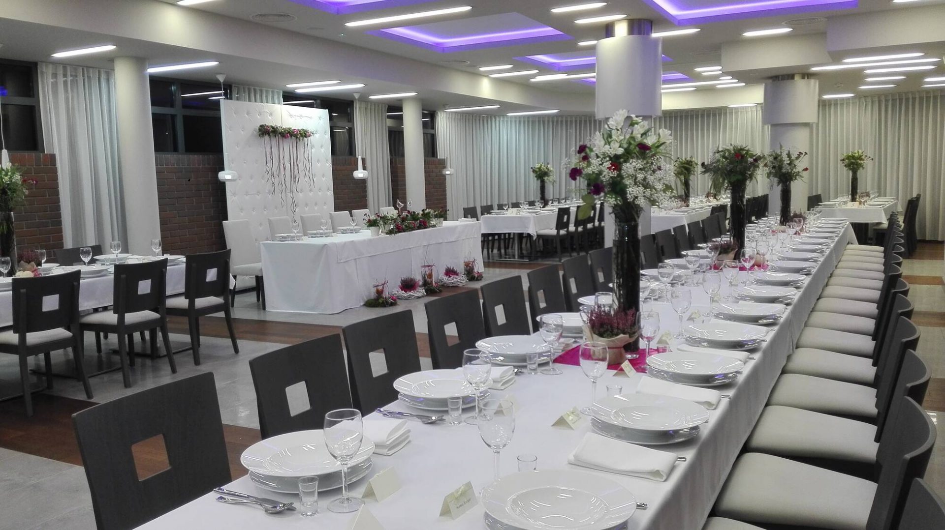 kosma-wesela-sala-kolumna-4-1920x1078